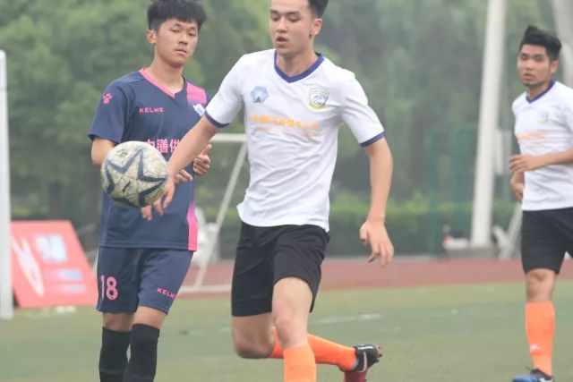 巴萨无锋阵型展现强大火力，5-0大胜埃尔切振奋士气